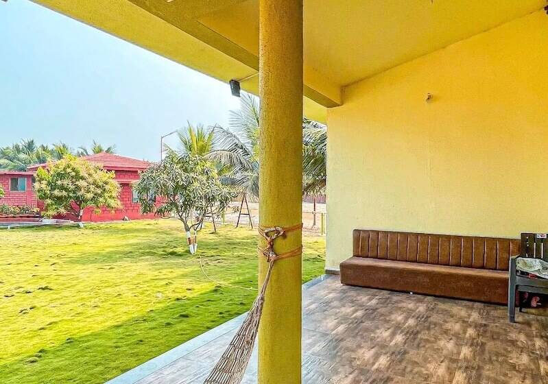 فندق Beach Village Resort