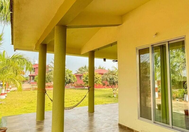 فندق Beach Village Resort