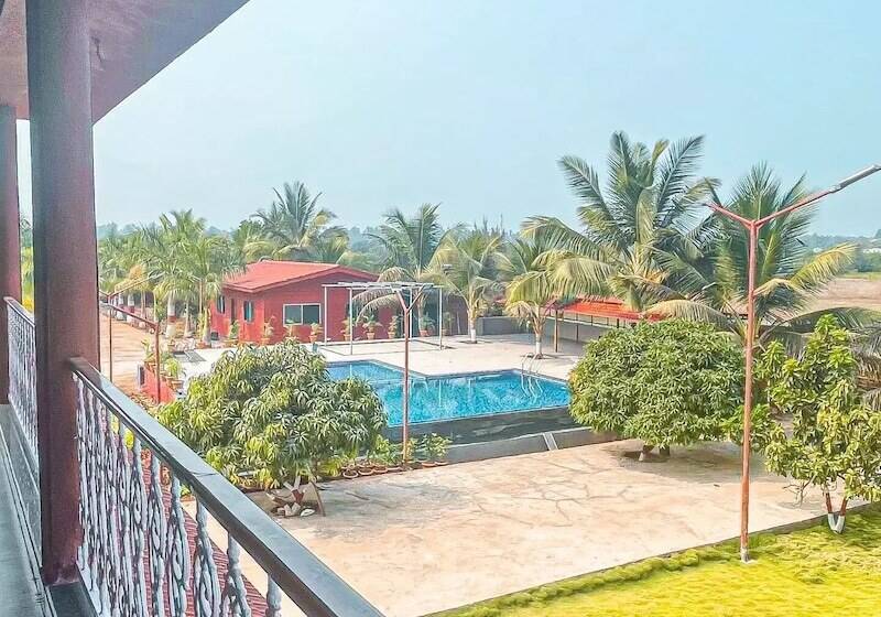 فندق Beach Village Resort