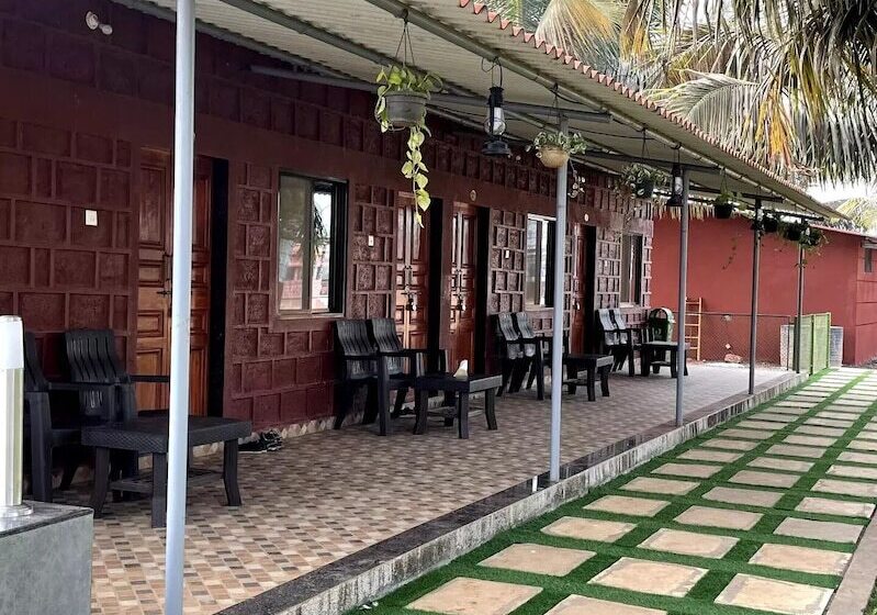 فندق Beach Village Resort