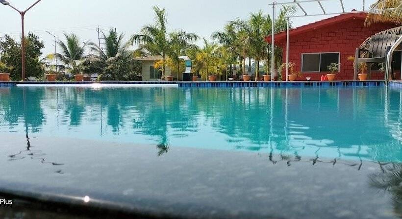 فندق Beach Village Resort