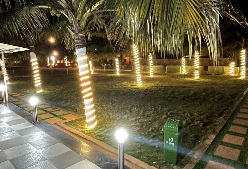 فندق Beach Village Resort