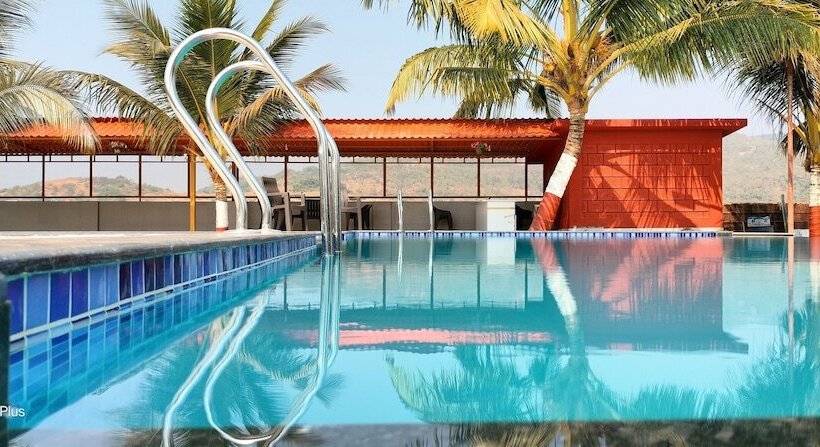 فندق Beach Village Resort