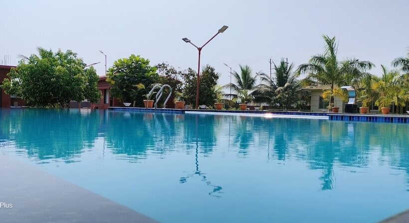 فندق Beach Village Resort