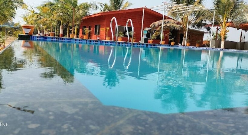 בית מלון כפרי Beach Village Resort