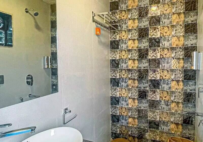 فندق Beach Village Resort