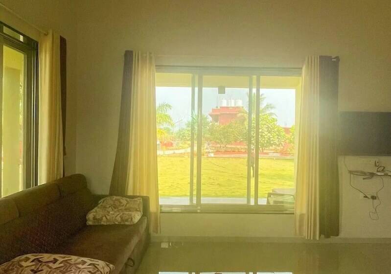 فندق Beach Village Resort