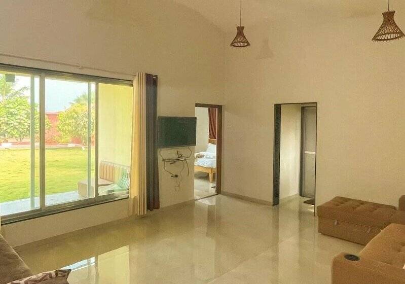 فندق Beach Village Resort