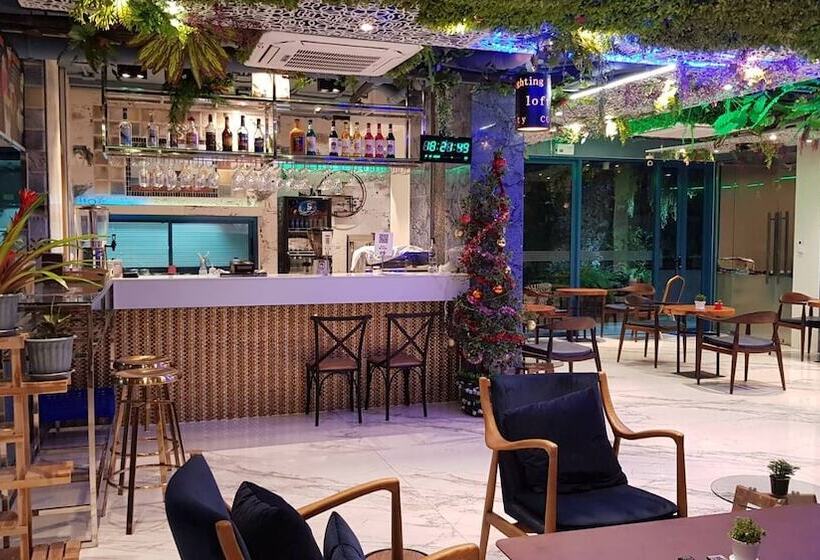 Отель Bluetel Re Sidence Bangkok Impact