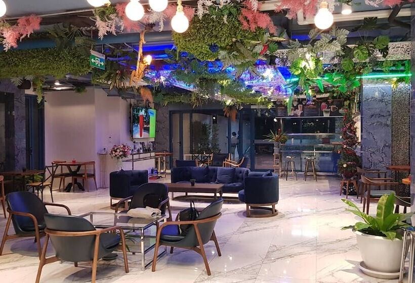 Отель Bluetel Re Sidence Bangkok Impact