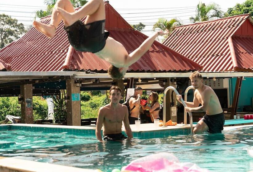 酒店 Bodega Pool Party Koh Phangan