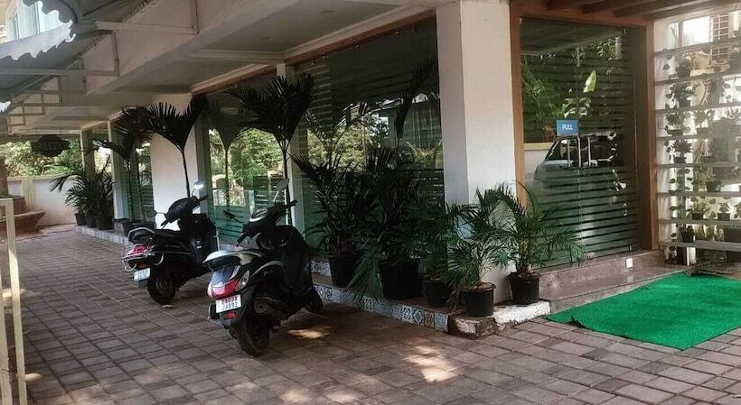 酒店 Candolim Suites