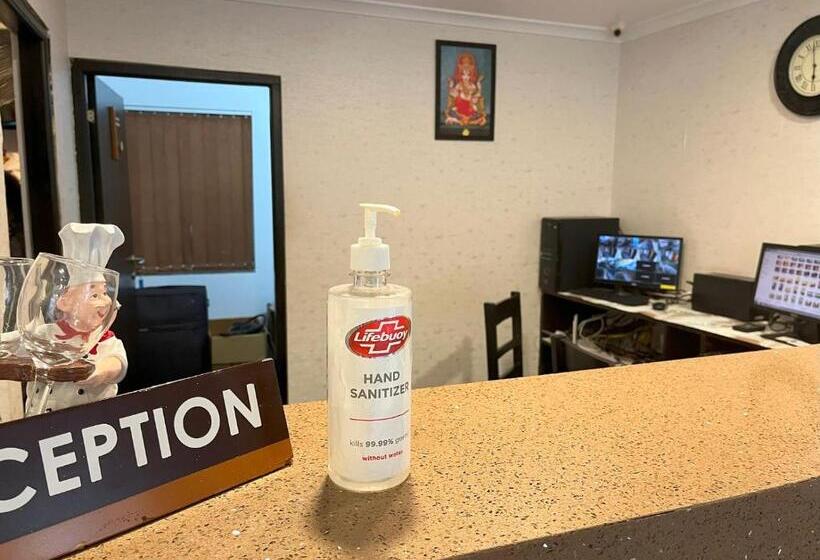 酒店 Candolim Suites