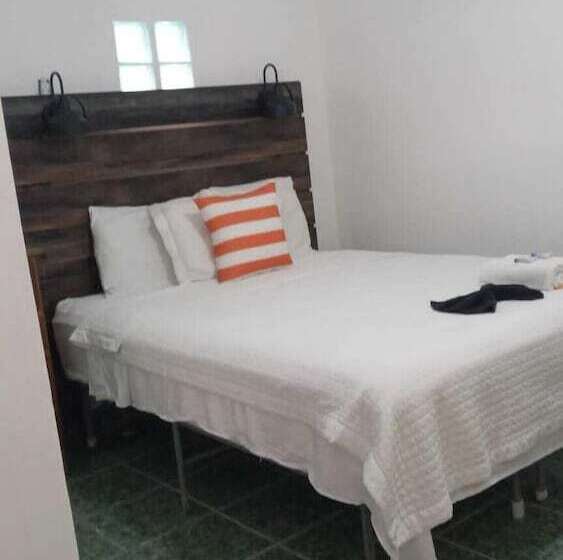 בית מלון כפרי Club Rooms At Popeyes Beach Resort