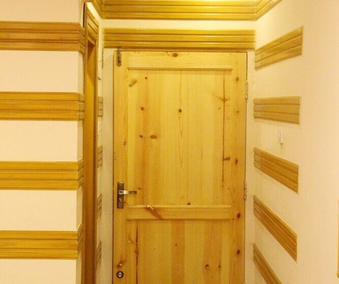 בית מלון כפרי Crown