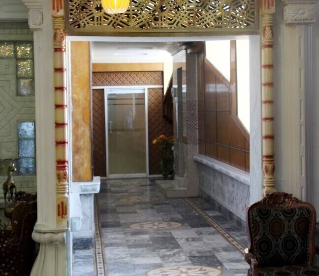 בית מלון כפרי Crown