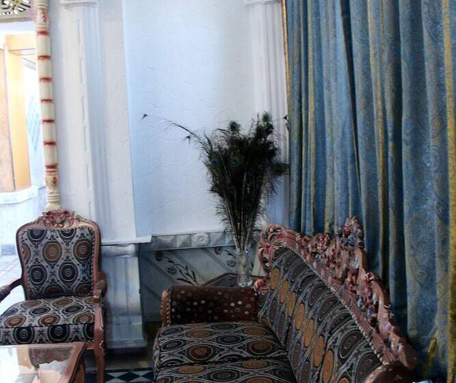 בית מלון כפרי Crown