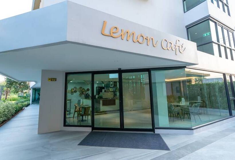 Отель Crystal Srivaree Suvarnabhumi