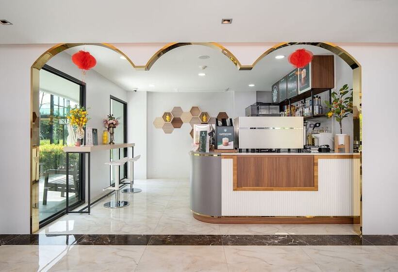 Отель Crystal Srivaree Suvarnabhumi