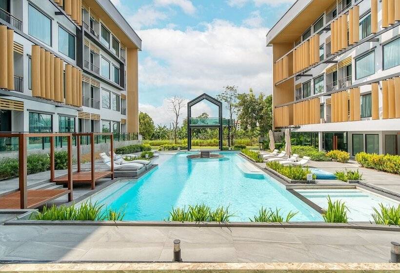 Отель Crystal Srivaree Suvarnabhumi