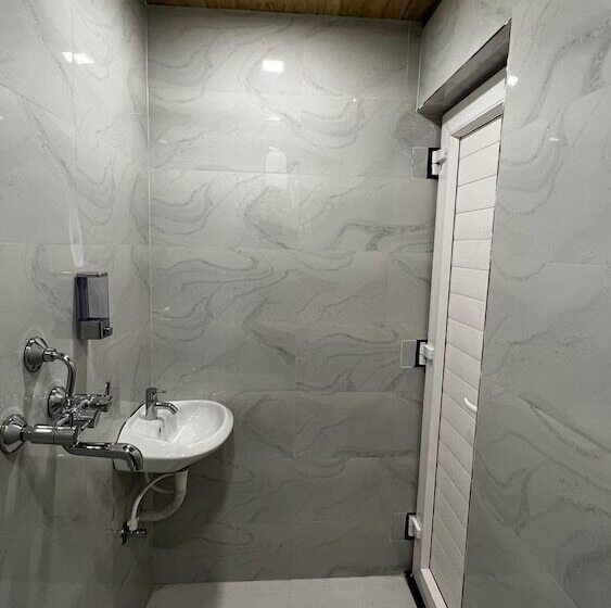 בית מלון כפרי Divyakashi Homestay