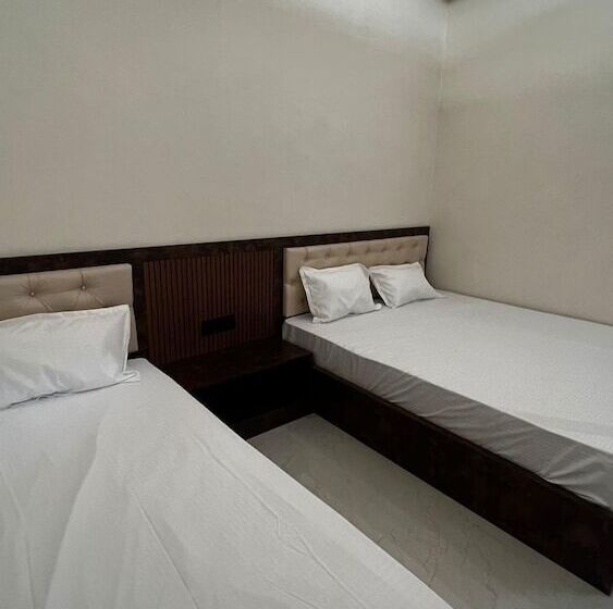 בית מלון כפרי Divyakashi Homestay