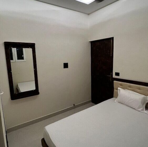 בית מלון כפרי Divyakashi Homestay