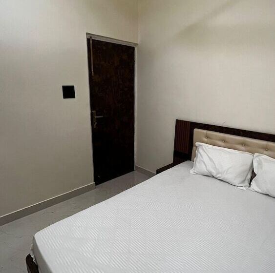 בית מלון כפרי Divyakashi Homestay