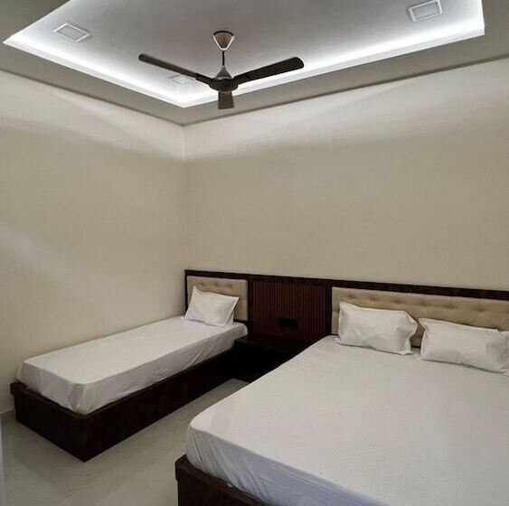 בית מלון כפרי Divyakashi Homestay