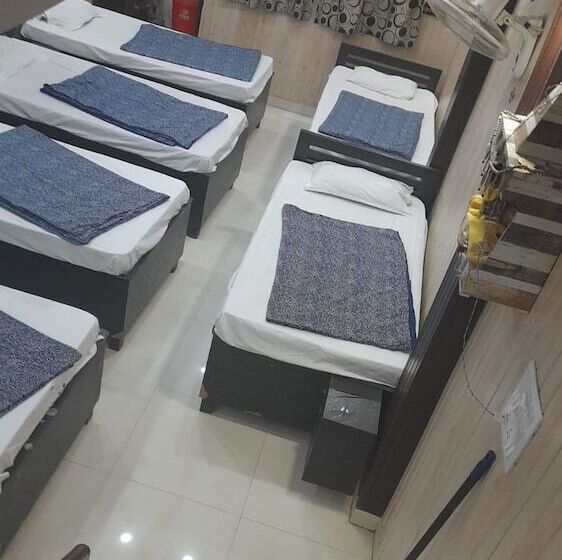 בית מלון כפרי Goroomgo Comfort Hostel Charbagh Lucknow