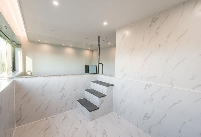 בית מלון כפרי Gunsan Raonhaje