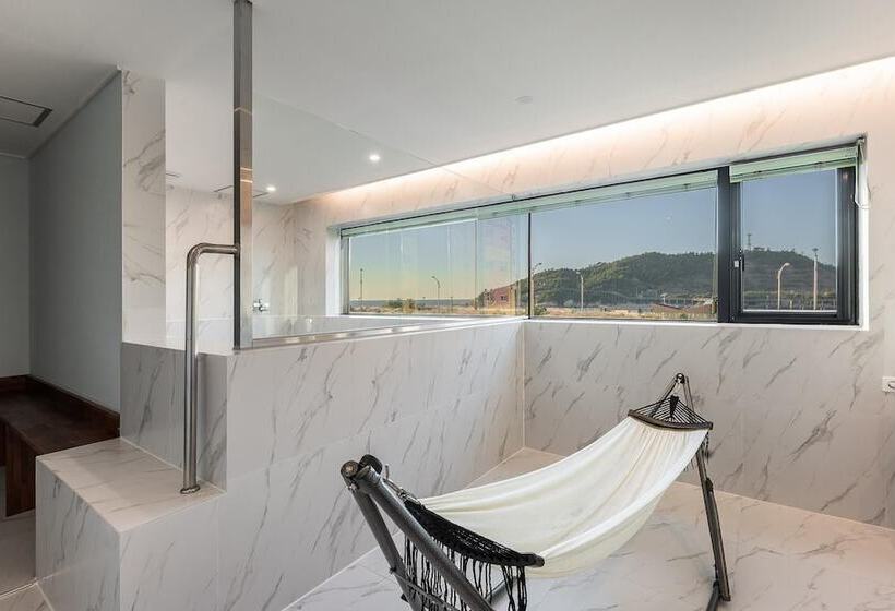 בית מלון כפרי Gunsan Raonhaje