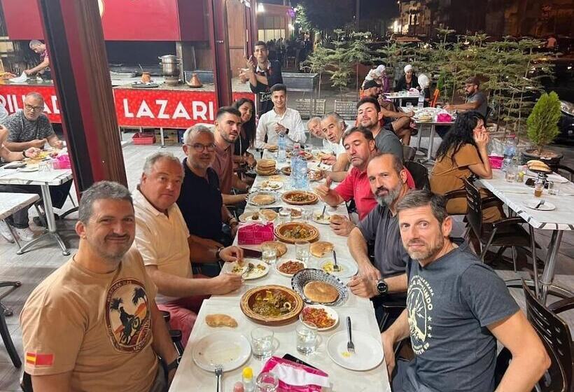 هتل Hôtel Debrazza