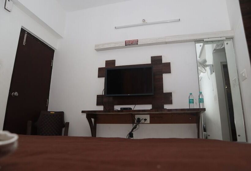 Отель Iroomz S Silver Suites