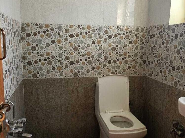 Iroomz Hotel Vishwa Lodging