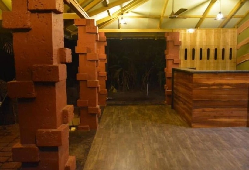 فندق Laguna Beach Resort Murud