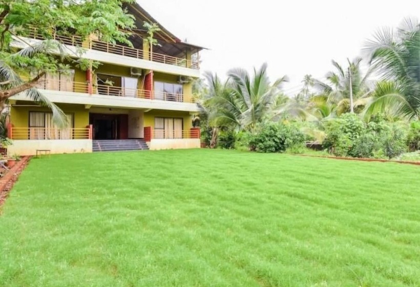 فندق Laguna Beach Resort Murud