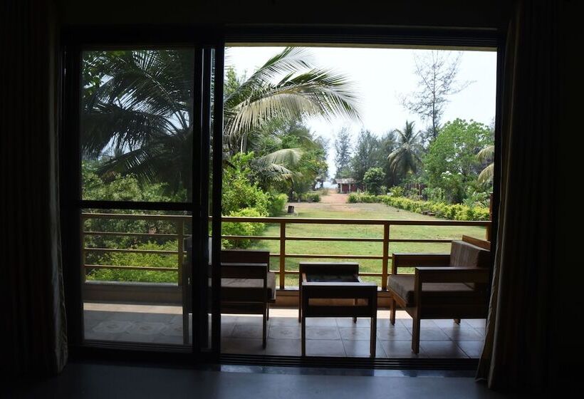 فندق Laguna Beach Resort Murud