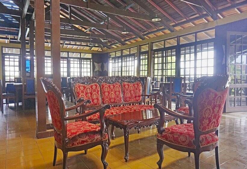 هتل Lembah Nyiur By Oyo