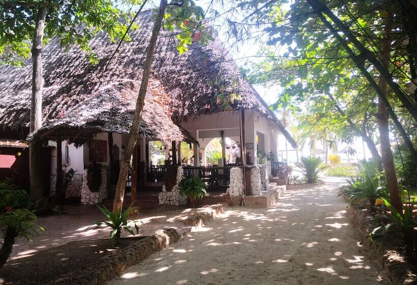 בית מלון כפרי Mambo Ocean Resort