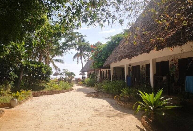 בית מלון כפרי Mambo Ocean Resort