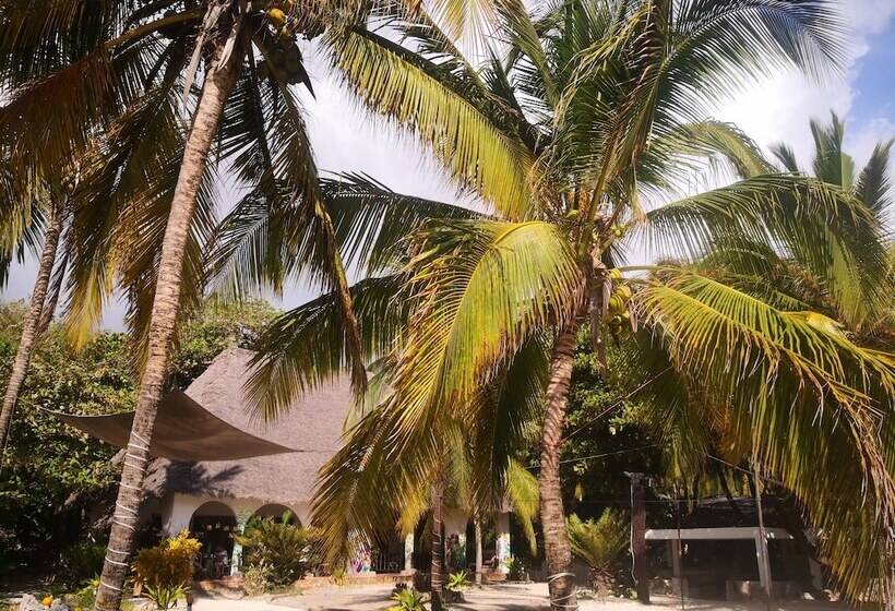 בית מלון כפרי Mambo Ocean Resort