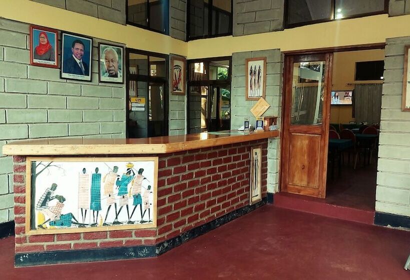 ホテル Ngorongoro Corridor Lodge Karatu