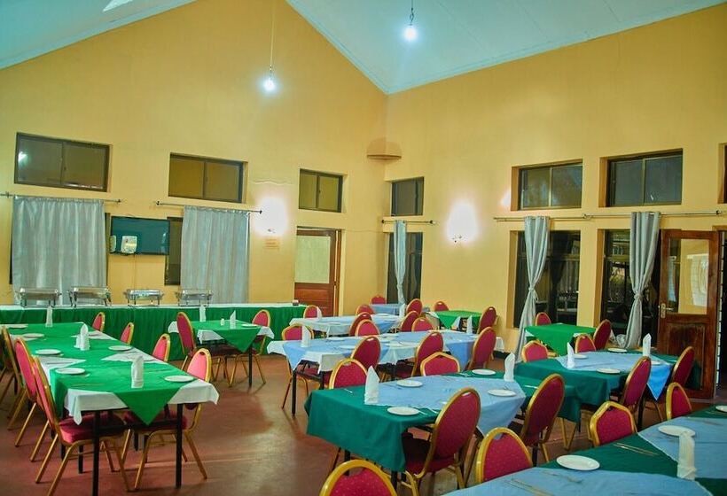 ホテル Ngorongoro Corridor Lodge Karatu
