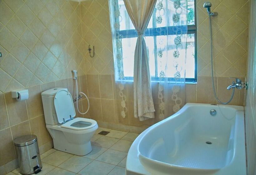 ホテル Ngorongoro Corridor Lodge Karatu