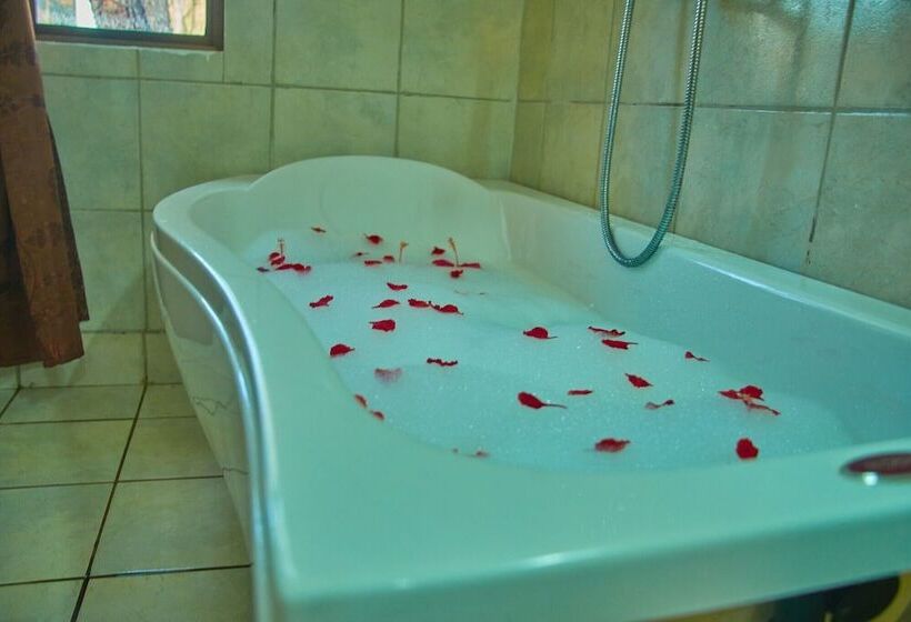 ホテル Ngorongoro Corridor Lodge Karatu