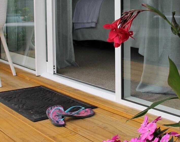 Отель Oceans 88 Whitianga Coastal Accommodation Suites