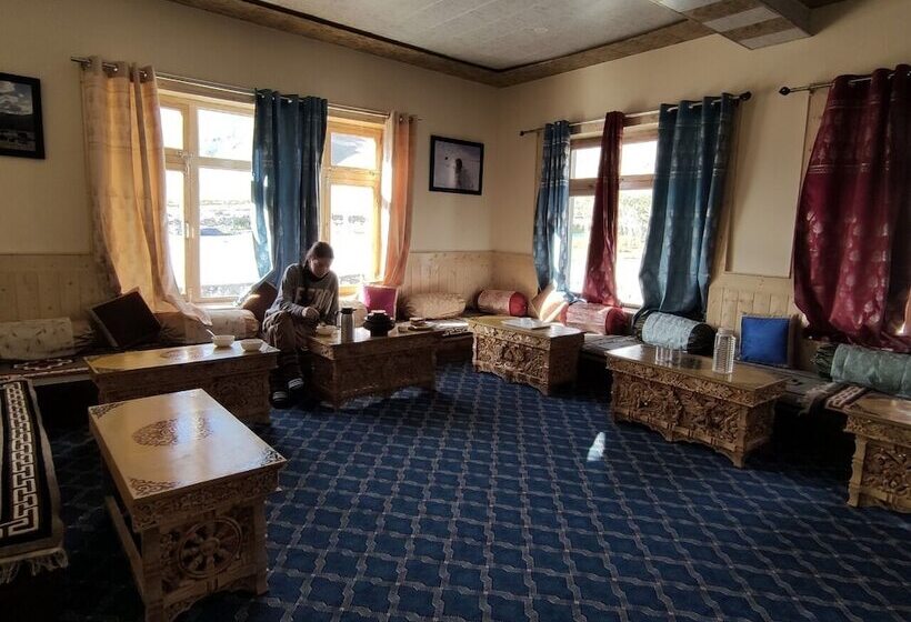 فندق Pangong Nest Cottage