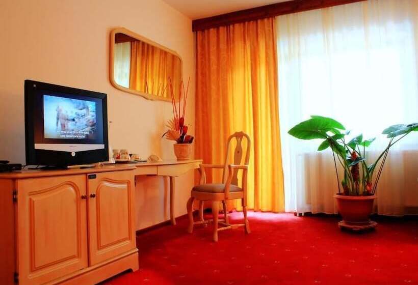 فندق Pensiunea Mai