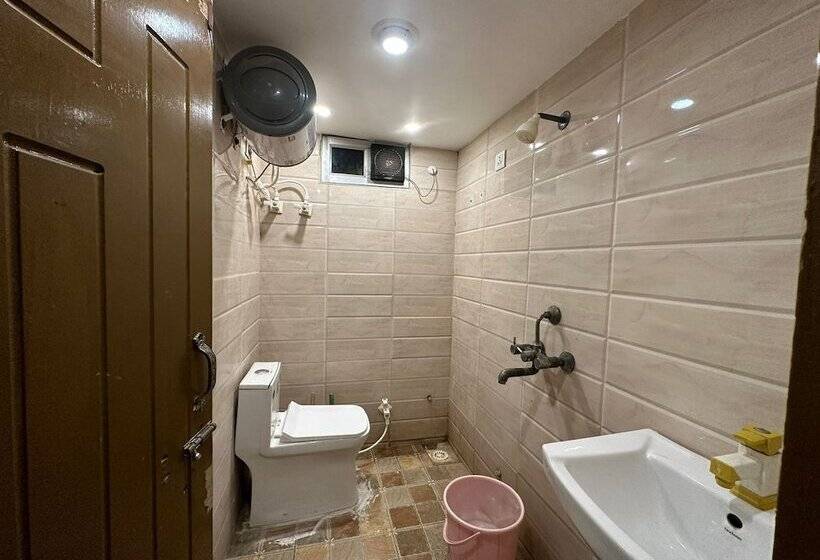 Отель Radha Residency